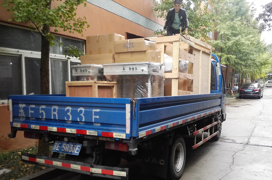 常州客戶SMT設(shè)備專車送貨，貨到上門安裝調(diào)試