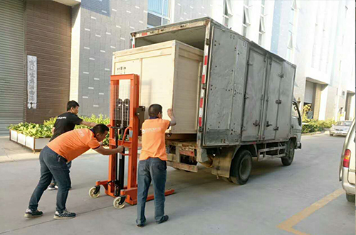 蘭州客戶SMT設(shè)備專車送貨，貨到上門(mén)安裝調(diào)試