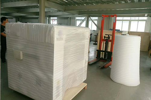 貴州客戶SMT設(shè)備專車送貨，貨到上門(mén)安裝調(diào)試