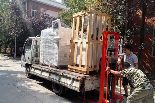 常熟客戶SMT設(shè)備專車送貨，貨到上門安裝調(diào)試