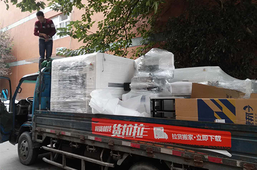 昆山客戶SMT設(shè)備專車送貨，貨到上門安裝調(diào)試