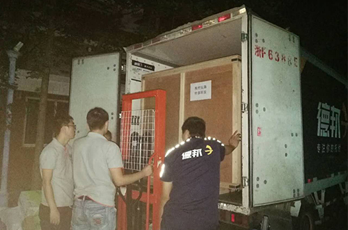 四川客戶SMT設(shè)備專車送貨，貨到上門安裝調(diào)試