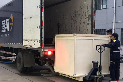 寧德客戶SMT設備專車送貨，貨到上門安裝調試