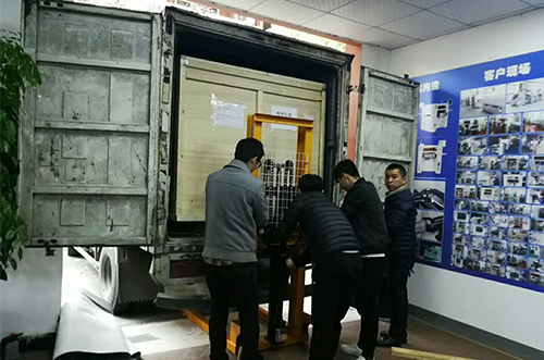 蚌埠客戶SMT設備專車送貨，貨到上門安裝調試