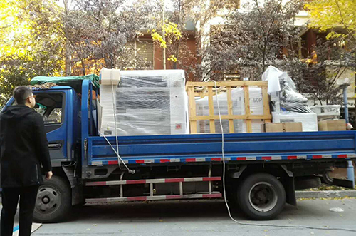 丹陽客戶SMT設備專車送貨，貨到上門安裝調(diào)試