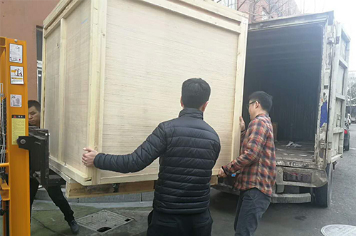 麗水客戶SMT設(shè)備專車送貨，貨到上門安裝調(diào)試