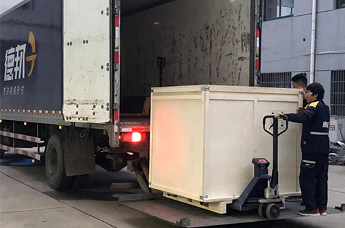 寧德客戶SMT設(shè)備專車送貨，貨到上門安裝調(diào)試