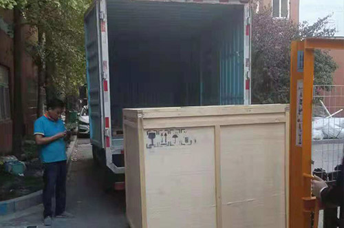 河南周口客戶SMT設(shè)備專車送貨，貨到上門安裝調(diào)